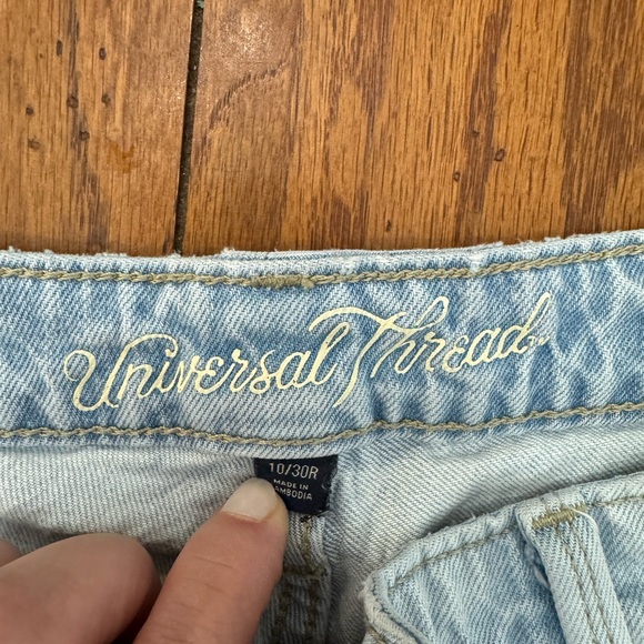 Women’s shorts size 10/30. Great condition. - Picture 2 of 3